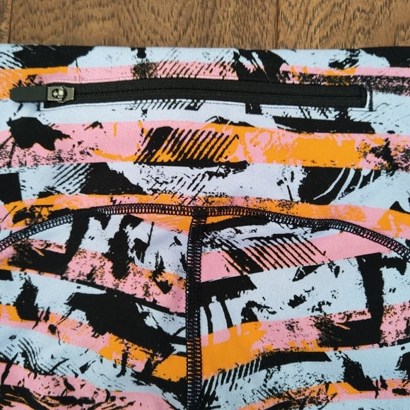 Lululemon speed Up Crop Sz 2 inversion Multi 21" - Picture 5 of 8